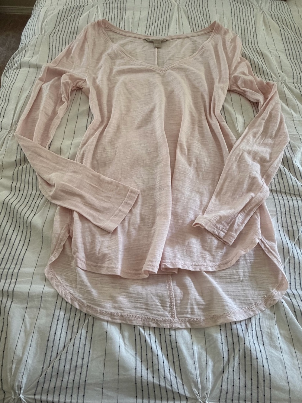Banana Republic Pale Pink V-Neck Long Sleeve Top - Picture 4 of 8